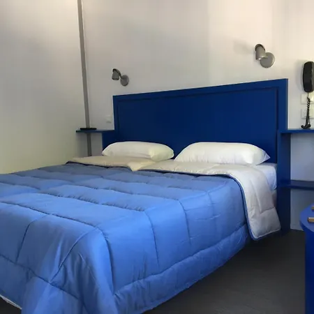 Otel Les Rives Bleues 2*