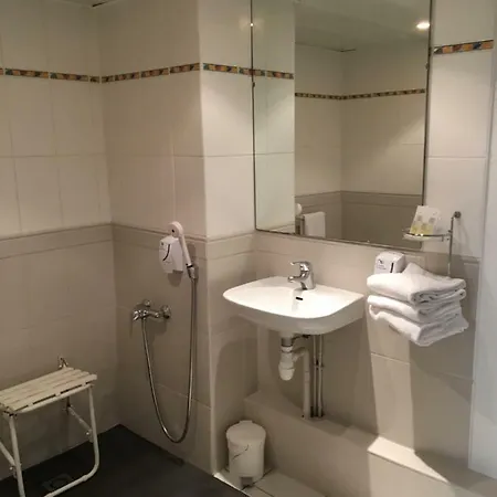 Otel Les Rives Bleues 2*